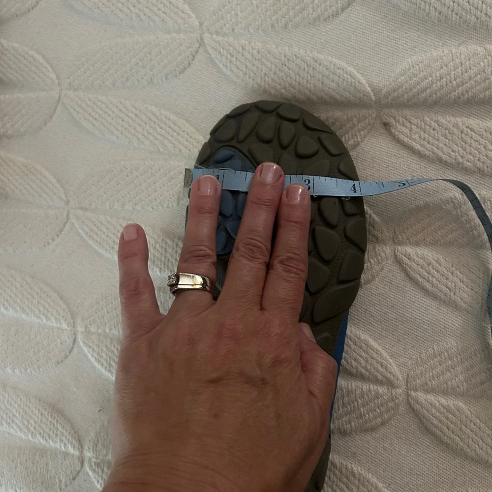 GUC Keen water shoes. Blue. Rubber soles. Size 9. Lots of wear left. - Picture 9 of 10